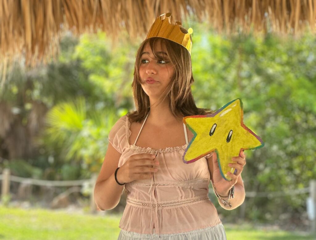Isabela participando como Counselor in Training (CIT) en Camp Guaikinima.